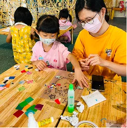 國立臺灣工藝研究發轉中心小小工藝學徒斯貼畫